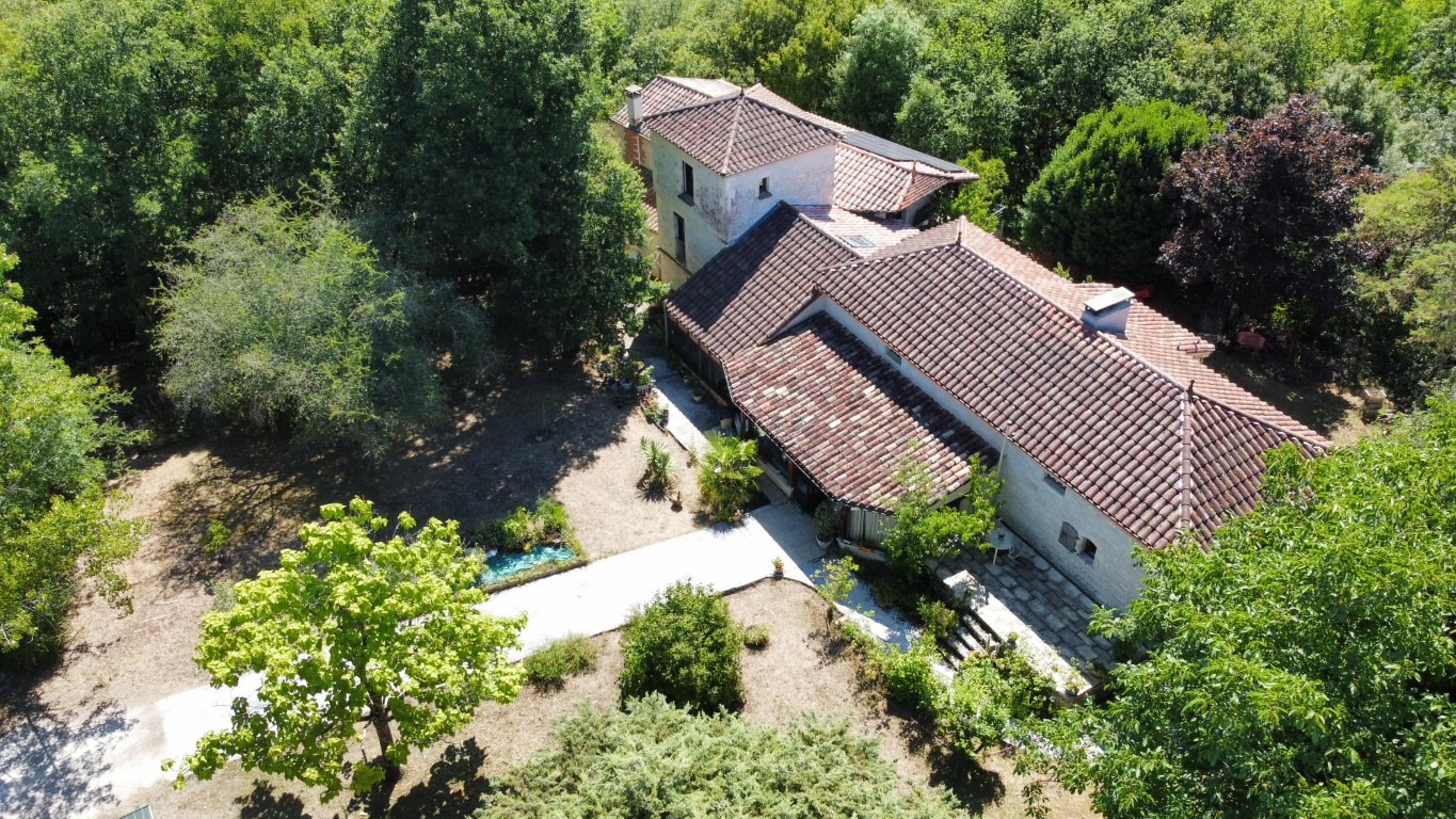 MONTCUQ 46800 Montcuq -Propriété de caractère 420 m², 11 chambres, piscine et espace bien-être sur 2,5 ha 3