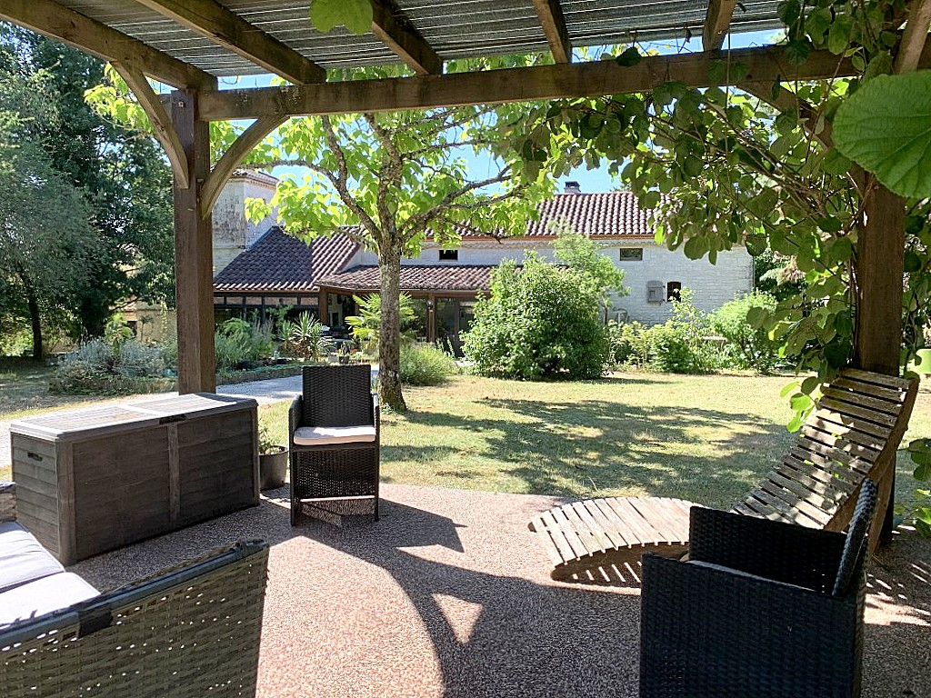 MONTCUQ 46800 Montcuq -Propriété de caractère 420 m², 11 chambres, piscine et espace bien-être sur 2,5 ha 4