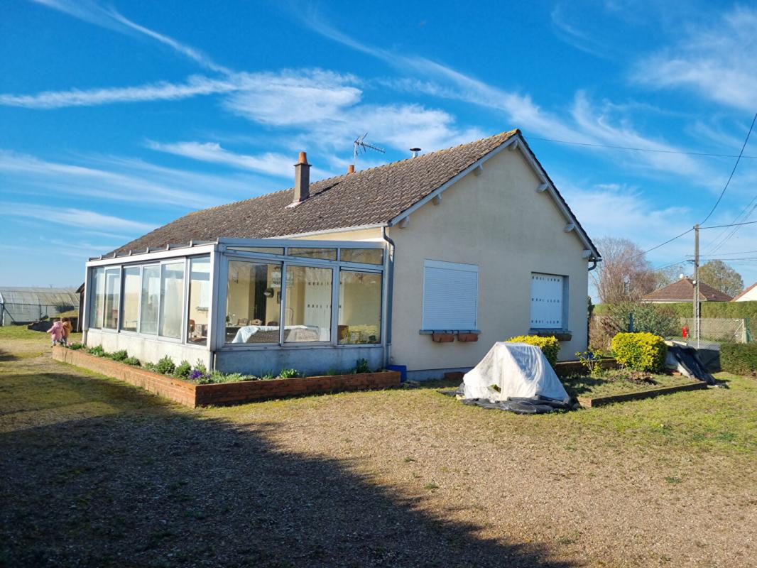 SAINT-BENOIT-SUR-LOIRE MAISON SALON SEJOUR CHEMINEE INSERT, 3 CHAMBRES et VERANDA 1