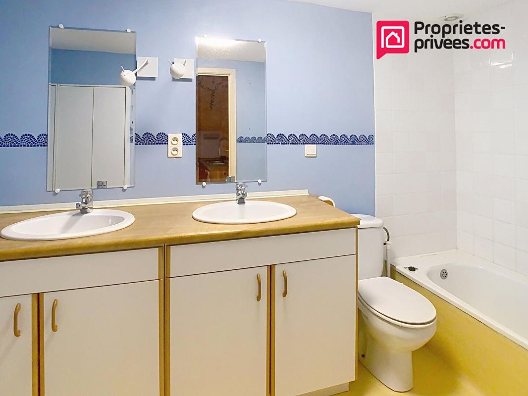SUMENE Immeuble Sumene 6 pièce(s) 207 m2 12