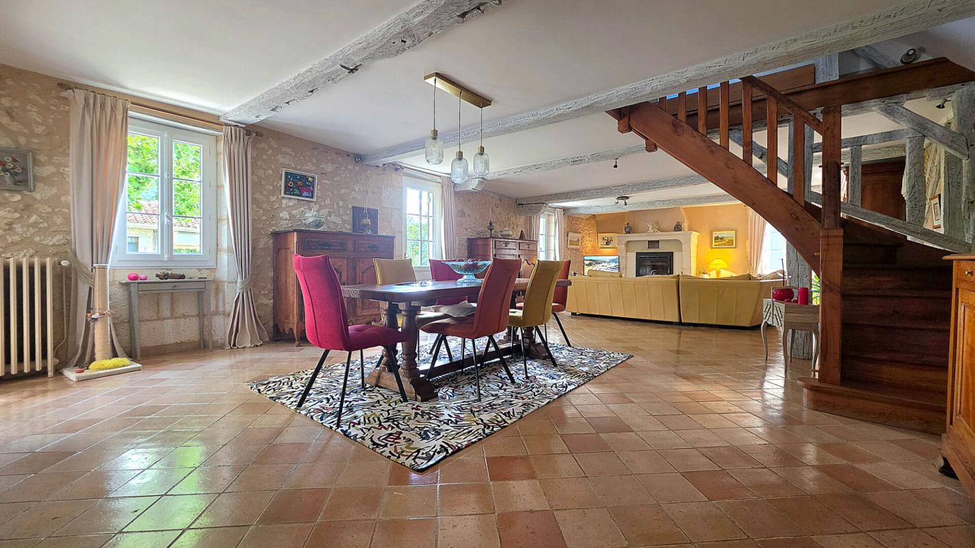 BEAURONNE Chartreuse au coeur de 40 hectares dans la Double avec dependances 9
