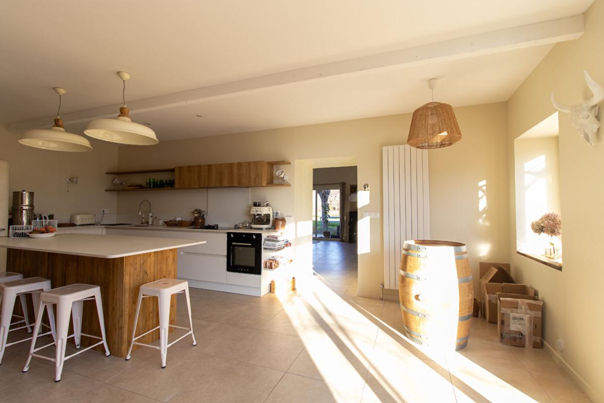 NEUVIC Charmante propriété en pierre, 254 m² à l'ouest de PERIGUEUX 24000 5