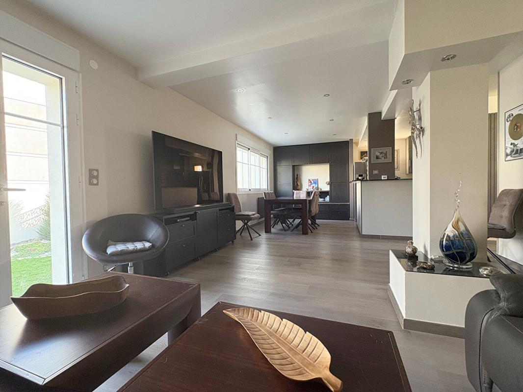 LE PLESSIS-ROBINSON LE PLESSIS ROBINSON - MAISON 5 CHAMBRES, JARDIN, SOUS-SOL TOTAL POMPE A CHALEUR - DPE A 8