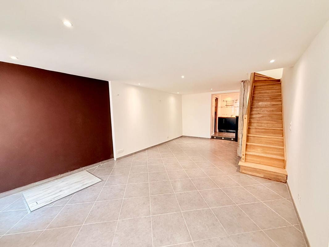 JOIGNY Maison de ville a Joigny 4 pièce(s) 82 m2 2