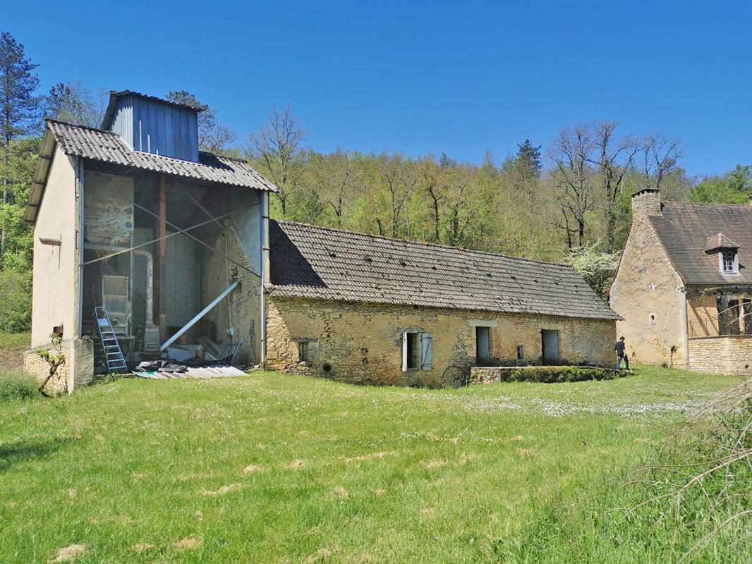 SAINT-GENIES Propriété St Genies 5 pièce(s) 160 m2 16