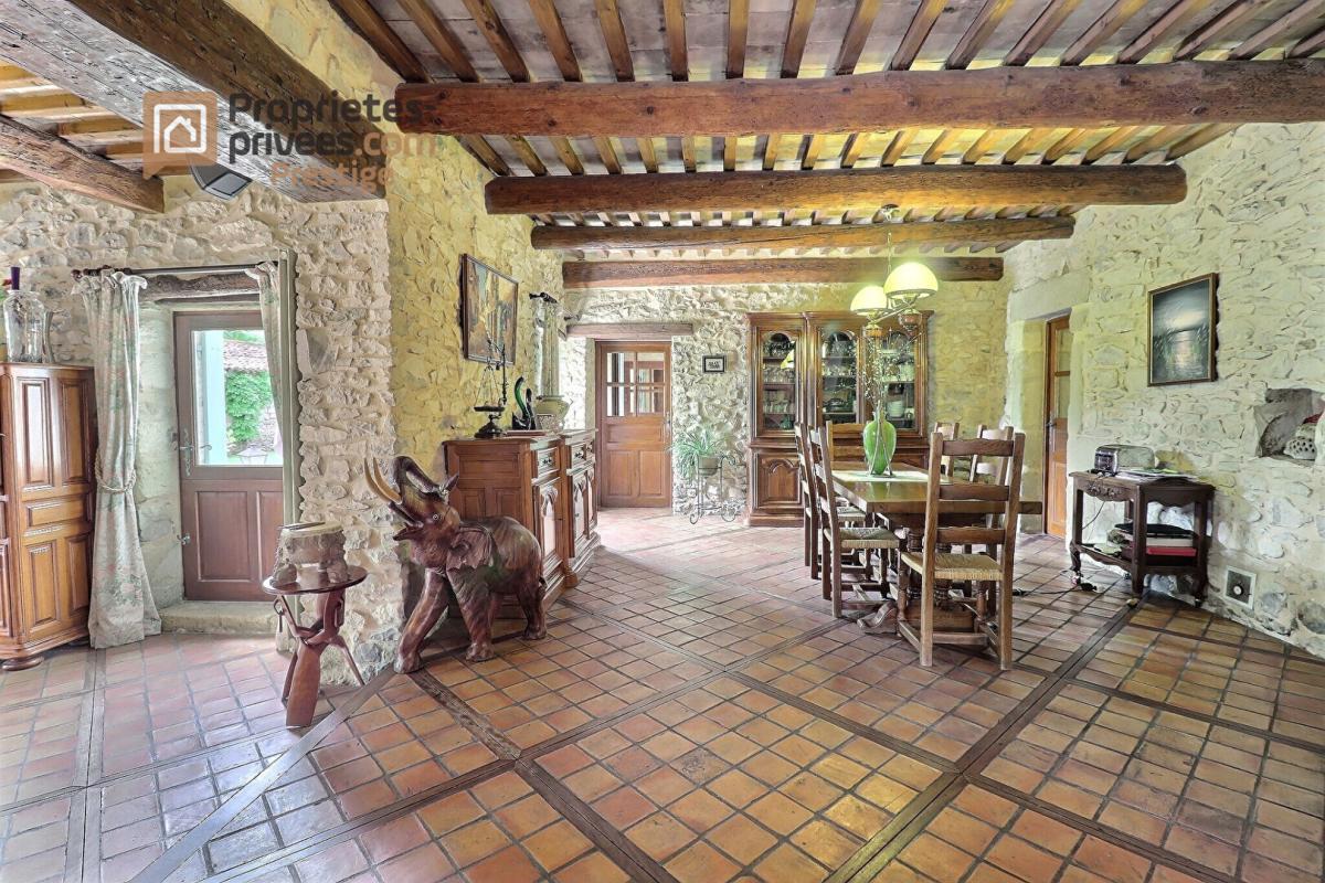 UZES Mas restauré proche Uzès 5