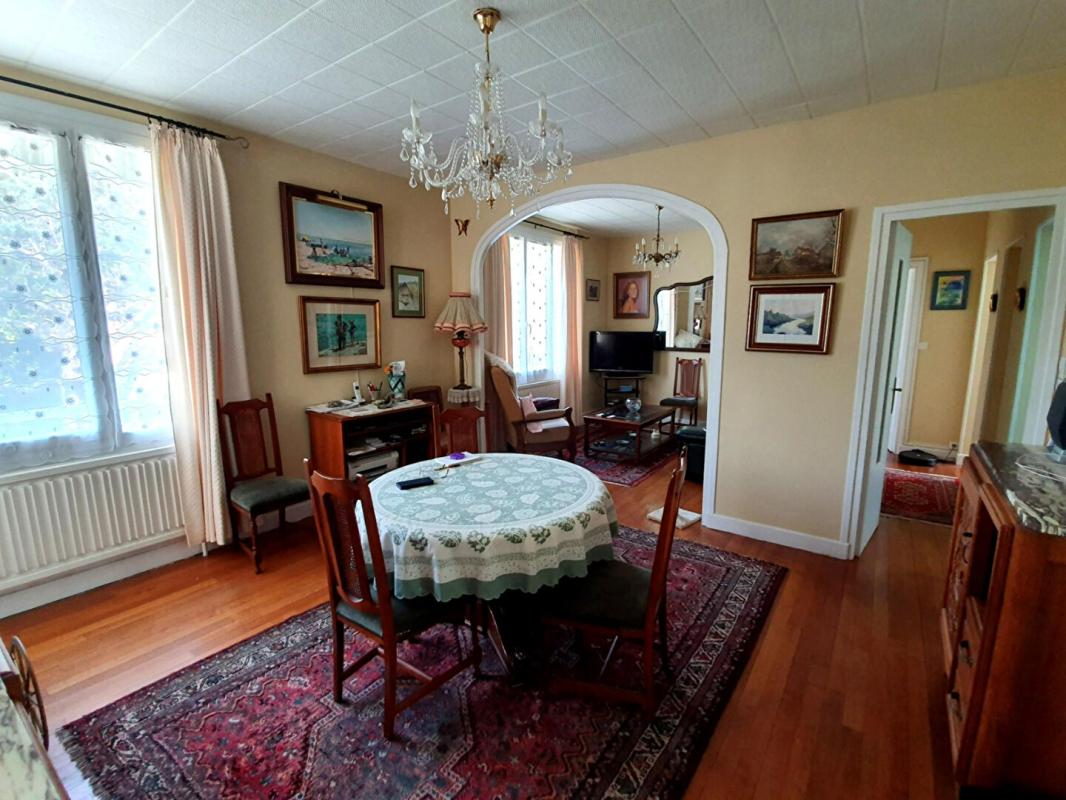 ARGENTON-SUR-CREUSE Maison 3 chambres 110 m2 sur beau terrain clos et arboré 8