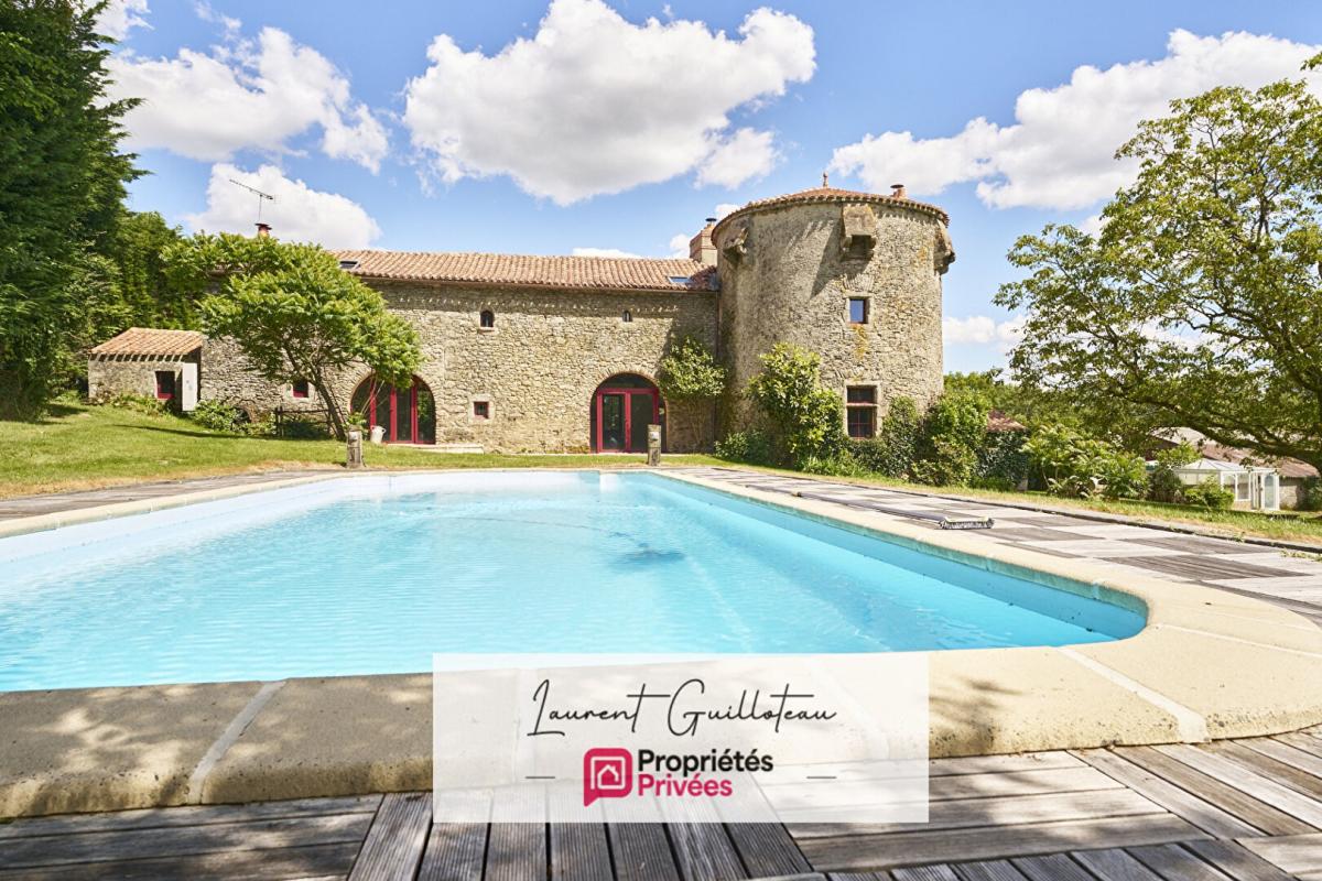 LA GAUBRETIERE Maison de maître La Gaubretiere 8 pièces 208 m2 1
