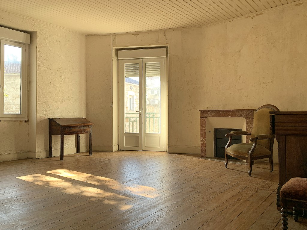 SAUZET Maison de village 240 m², 6 chambres, avec jardin et local commercial 10