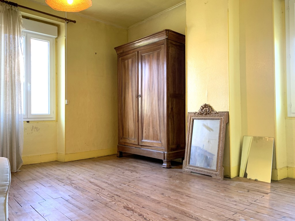 SAUZET Maison de village 240 m², 6 chambres, avec jardin et local commercial 12
