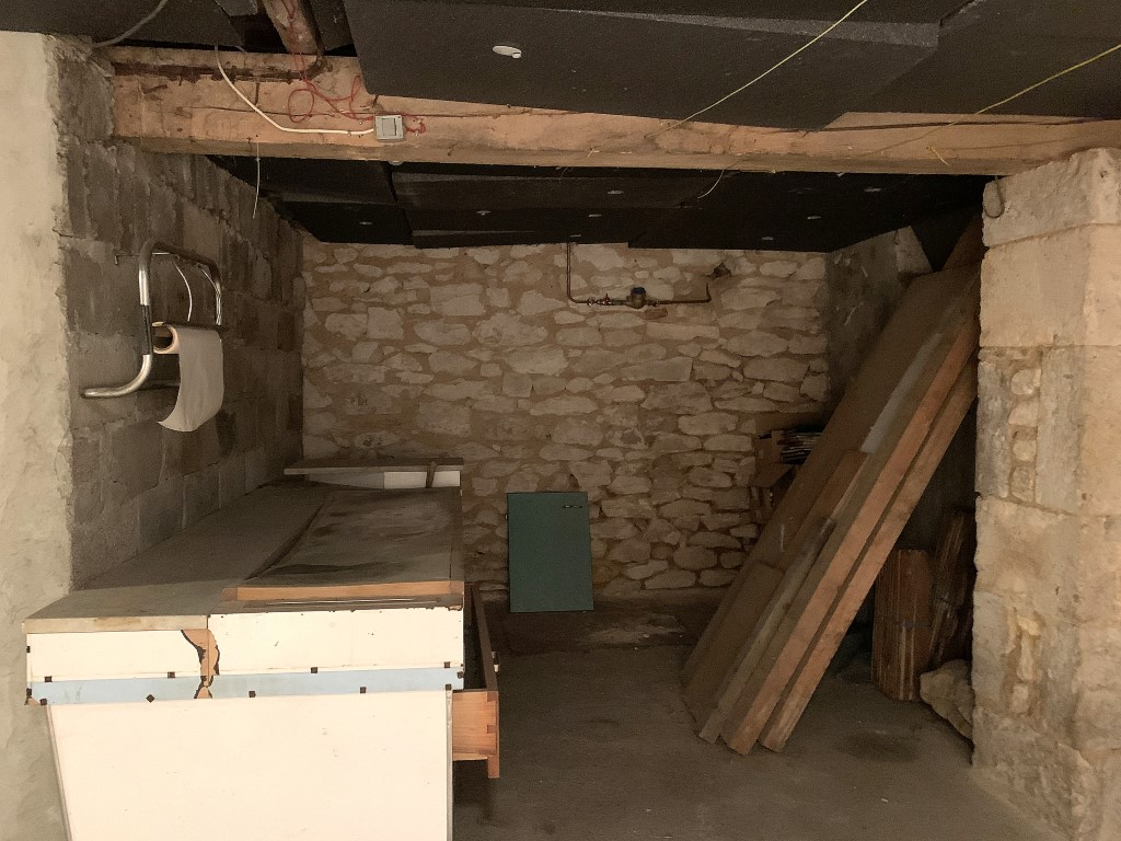 SAUZET Maison de village 240 m², 6 chambres, avec jardin et local commercial 15