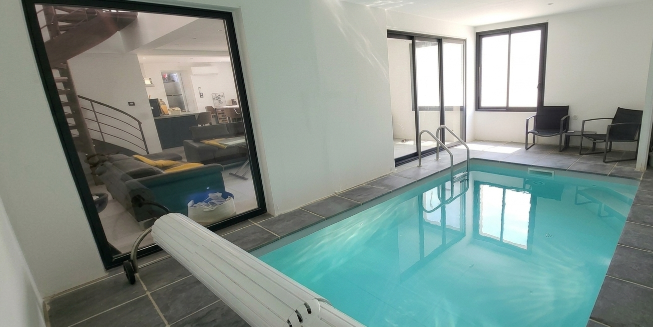 SAINT-ANDRE-DE-ROQUELONGUE INCROYABLE MAISON DE 200 m² AVEC PISCINE INTERIEURE 1