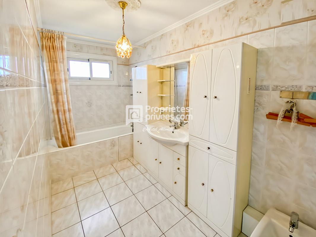 BLANQUEFORT BLANQUEFORT Maison de PLAIN-PIED avec   JARDIN et GARAGE POSSIBILITÉ 3ème CHAMBRE 7