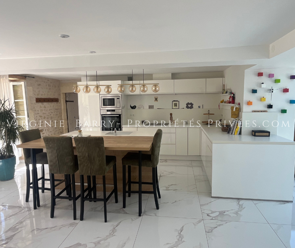 SAINT-CREPIN MAGNIFIQUE MAISON T5 AVEC PISCINE ET DEPENDANCES 4