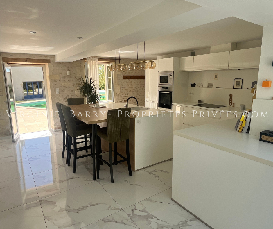 SAINT-CREPIN MAGNIFIQUE MAISON T5 AVEC PISCINE ET DEPENDANCES 6