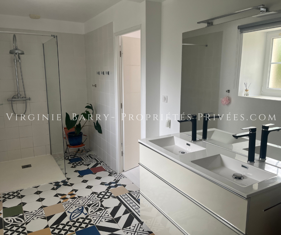 SAINT-CREPIN MAGNIFIQUE MAISON T5 AVEC PISCINE ET DEPENDANCES 9