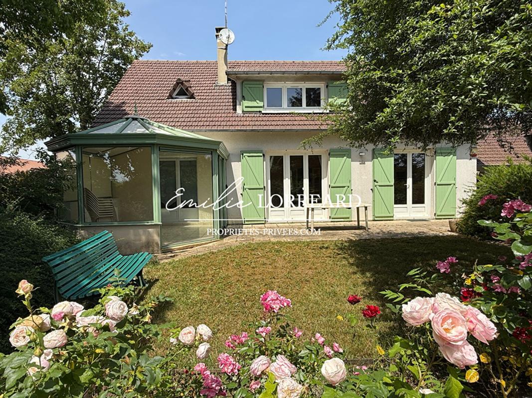 NEUVILLE-SUR-SARTHE Maison Neuville Sur Sarthe 6 pièce(s) 145 m2 1