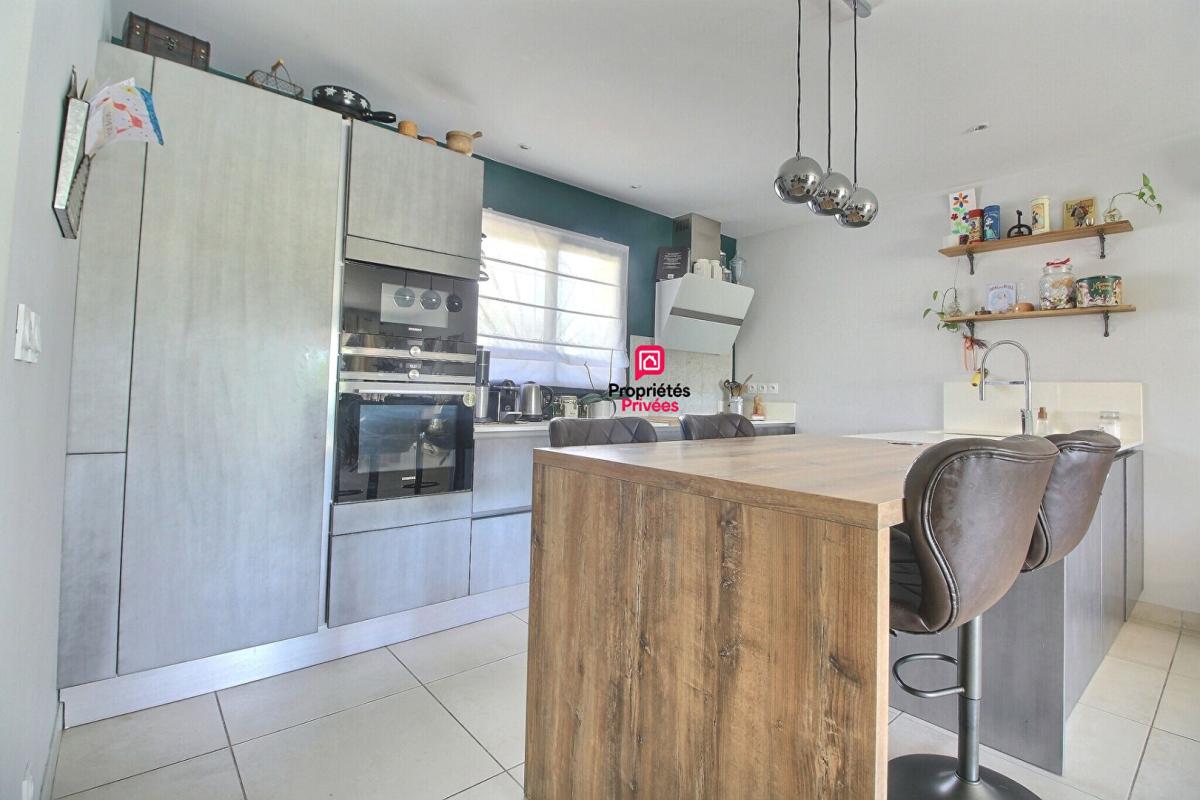 VACQUIERES Maison 127 m² avec 4 chambres + piscine à Vacquières 13