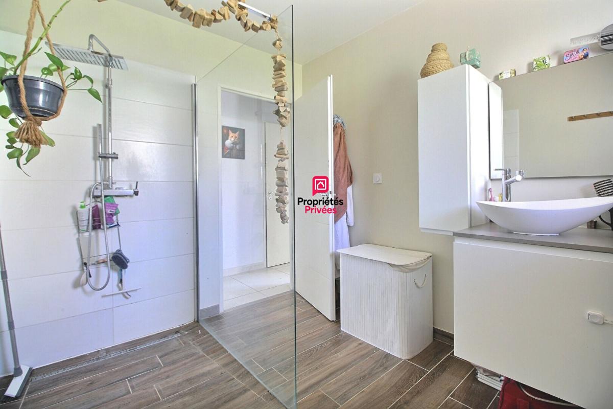 VACQUIERES Maison 127 m² avec 4 chambres + piscine à Vacquières 17