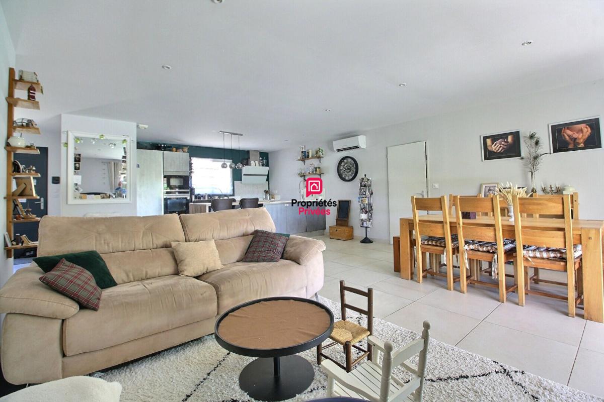 VACQUIERES Maison 127 m² avec 4 chambres + piscine à Vacquières 2