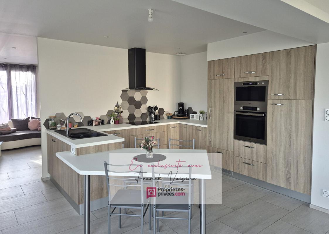 LES EPESSES A VENDRE en Exclusivité aux Epesses, maison de 193 m2 avec 4 chambres sur une parcelle de 753 m2 env 1