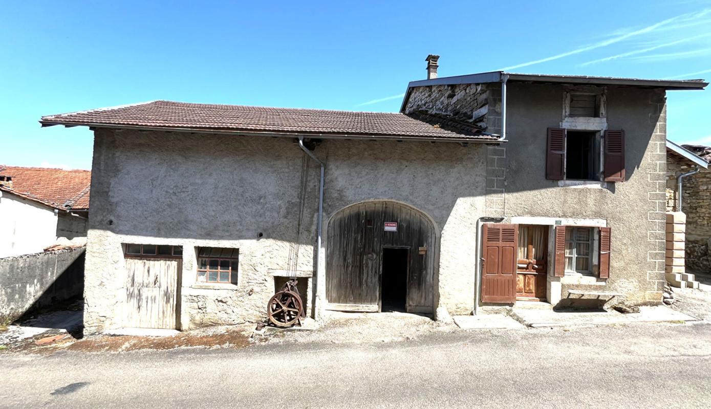 LAINS Ancien corps de ferme en pierre à rénover ? Fort potentiel au coeur du Jura 1
