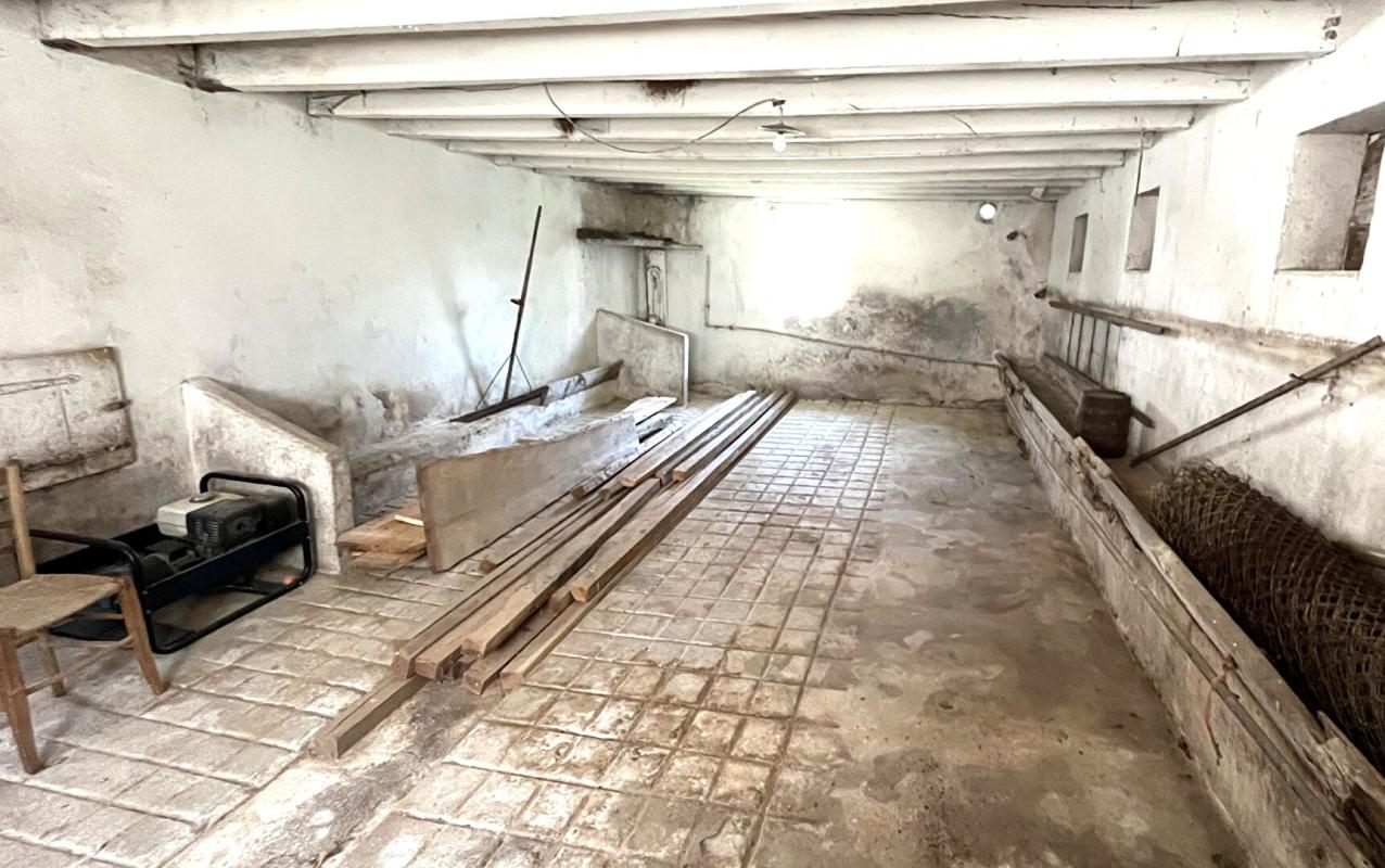 LAINS Ancien corps de ferme en pierre à rénover ? Fort potentiel au coeur du Jura 8