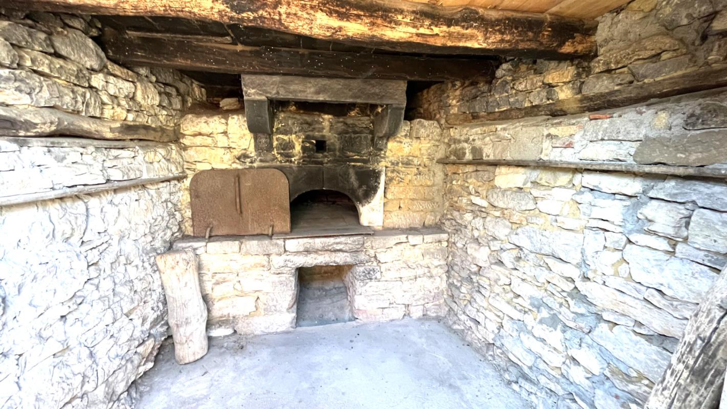 LAINS Ancien corps de ferme en pierre à rénover ? Fort potentiel au coeur du Jura 9