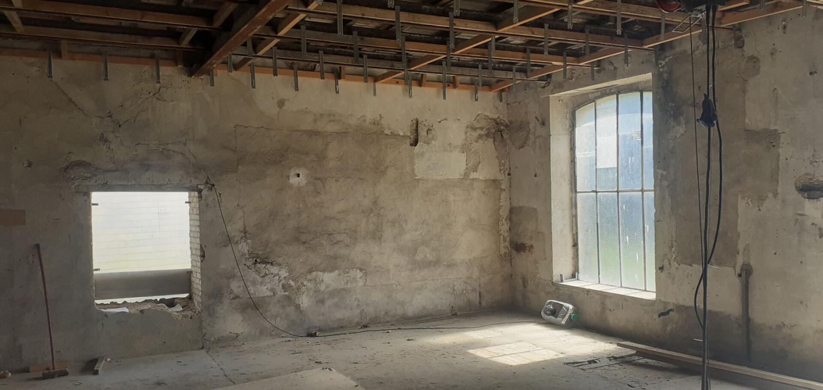 BAUGÉ-EN-ANJOU Loft Bauge En Anjou 2 pièce(s) 200 m2 3