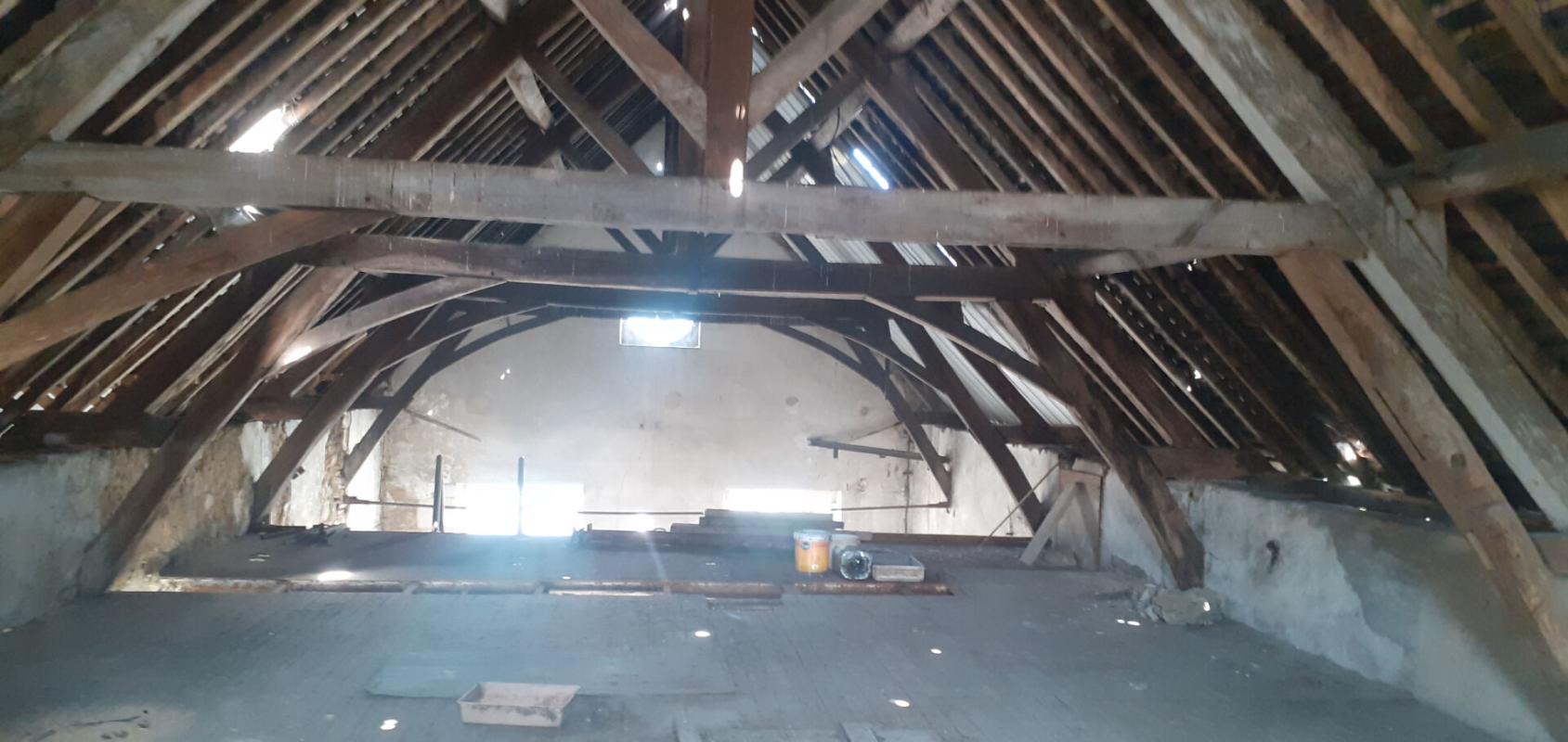 BAUGÉ-EN-ANJOU Loft Bauge En Anjou 2 pièce(s) 200 m2 5