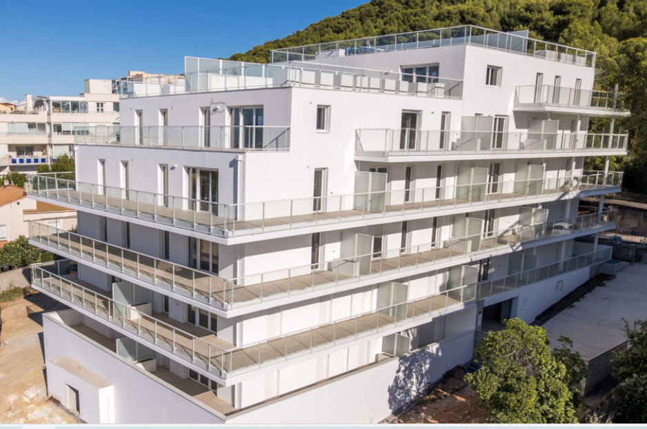 SETE Sète - Face au Bassin de Thau : T4 traversant avec 62 m² de terrasse 8