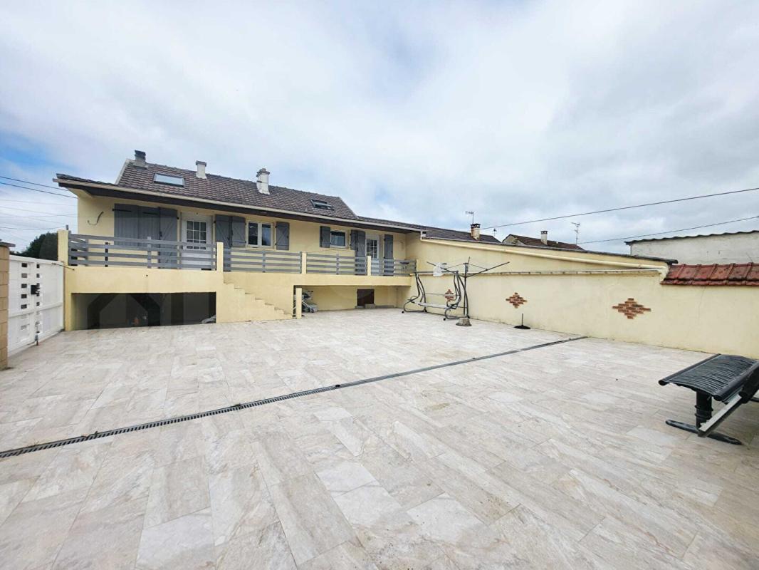ENGENVILLE Maison sur sous-sol total, 4 chambres et jardin 1