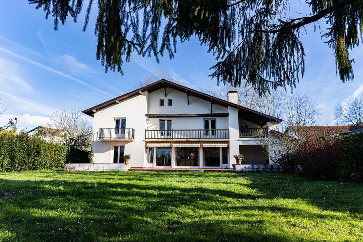 PEYREHORADE Maison d'architecte 6 chambres + appartement indépendant / Spa /Grand parc / Idéal Famille ou Investisseurs. Fort potentiel locatif 14