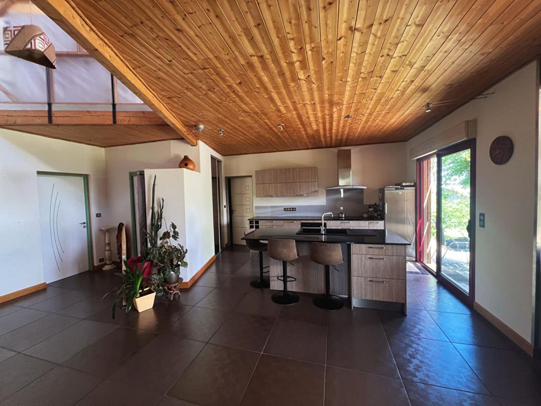 SAINT-YRIEIX-LA-PERCHE Maison Saint Yrieix La Perche 5 pièce(s) 155 m2 2