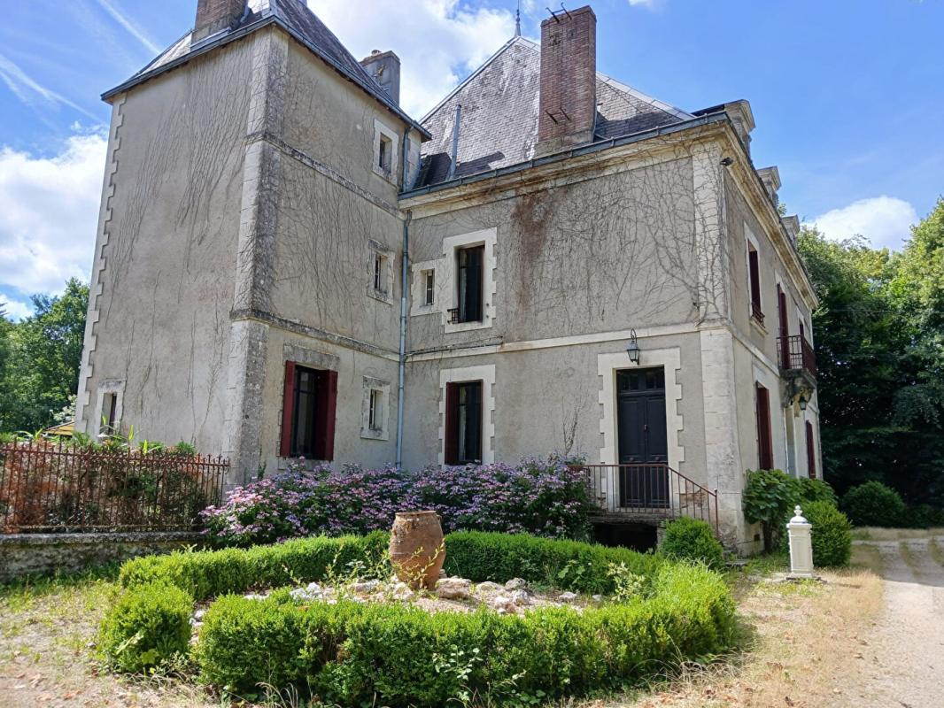 LA COQUILLE Maison de maître La Coquille 13 pièce(s) 400 m2 16
