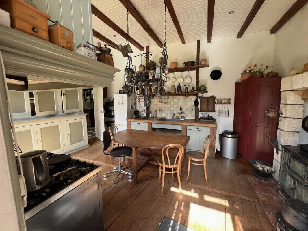 LA COQUILLE Maison de maître La Coquille 13 pièce(s) 400 m2 3
