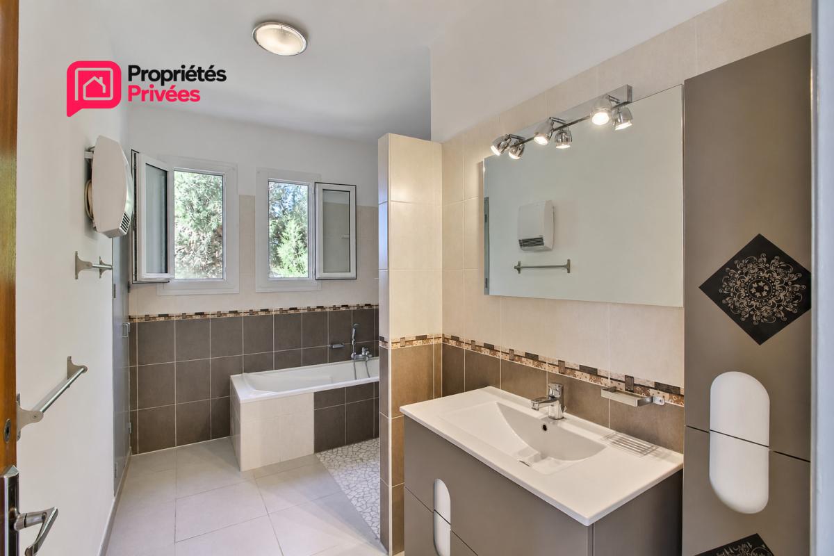TRESQUES Tresques 30330 :Villa sur deux niveaux avec double Habitations 172.48 m², 5 chambres, dépendance 120 m², terrain 1400 m² 7