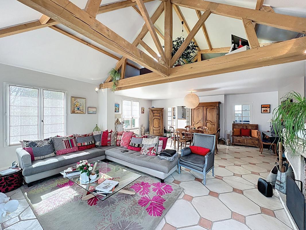 LE PERRAY-EN-YVELINES Maison de plain-pied 4 chambres et 1 bureau sur sous-sol total 1