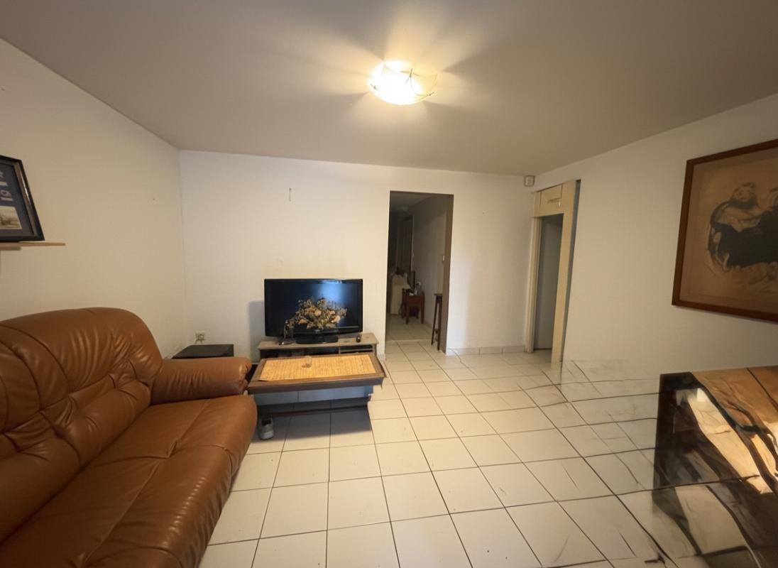 THENAC EXCLUSIVITE Maison à rénover de 271 m2 utile 11