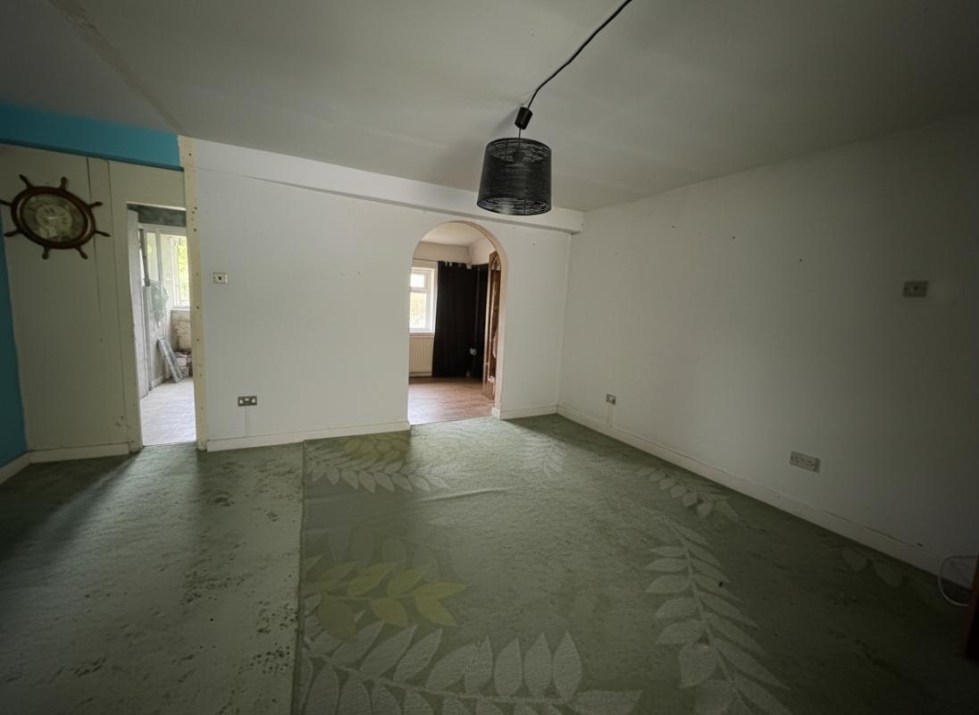 THENAC EXCLUSIVITE Maison à rénover de 271 m2 utile 12