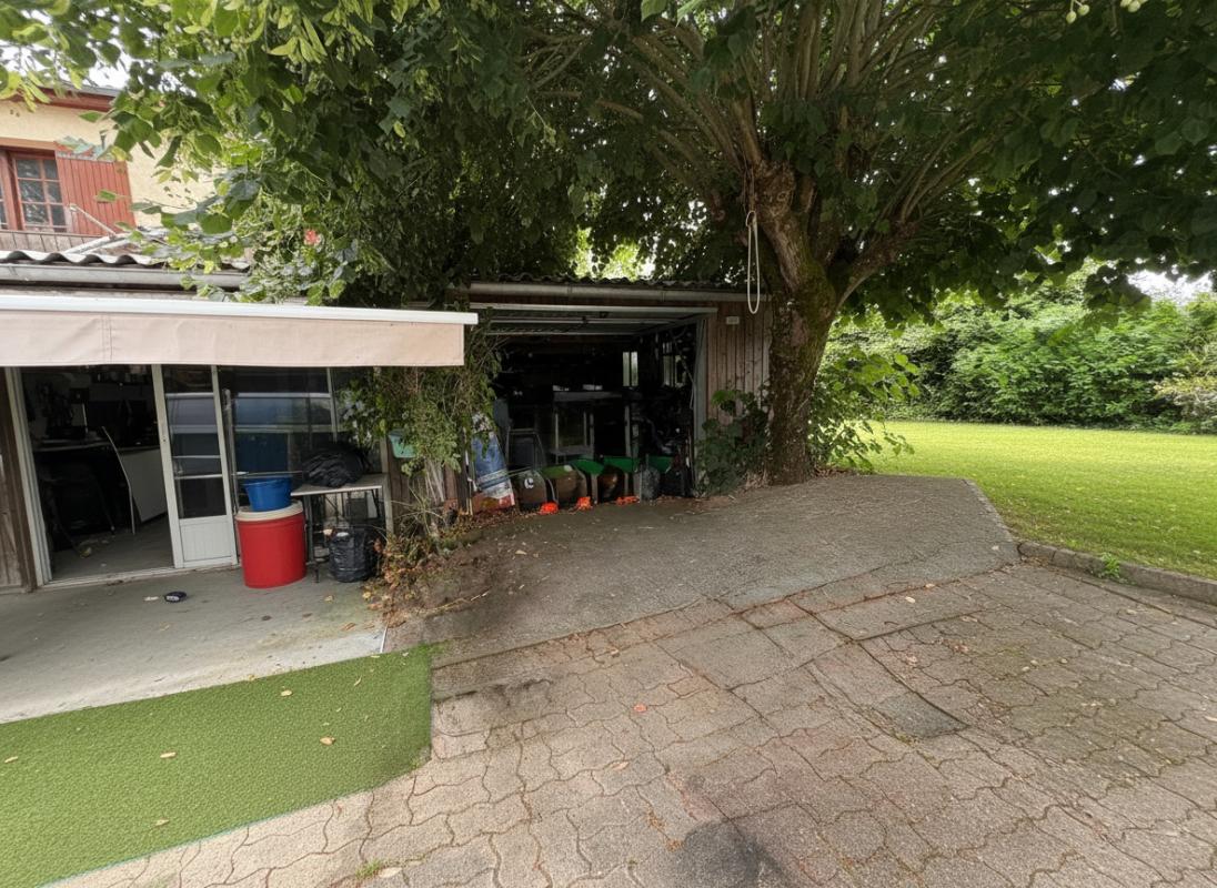 THENAC EXCLUSIVITE Maison à rénover de 271 m2 utile 15