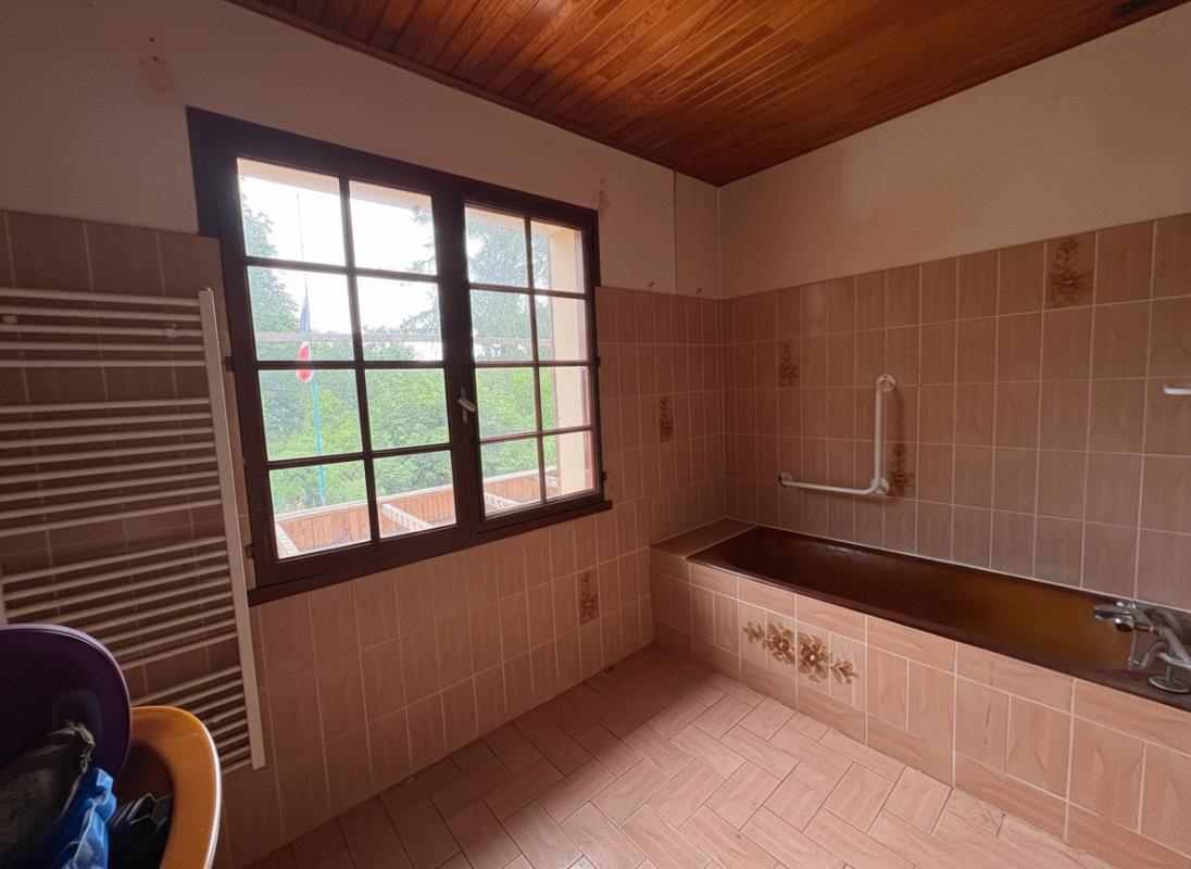 THENAC EXCLUSIVITE Maison à rénover de 271 m2 utile 7
