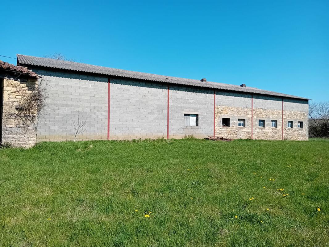 PARISOT Hangar bergerie 3 pièces 480 m2 1