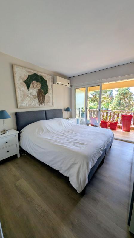 SAINT-RAPHAEL GRAND T2 AVEC TERRASSE PARKING ET CAVE . EMPLACEMENT EXCEPTIONNEL AU C?UR DE BOULOURIS 7