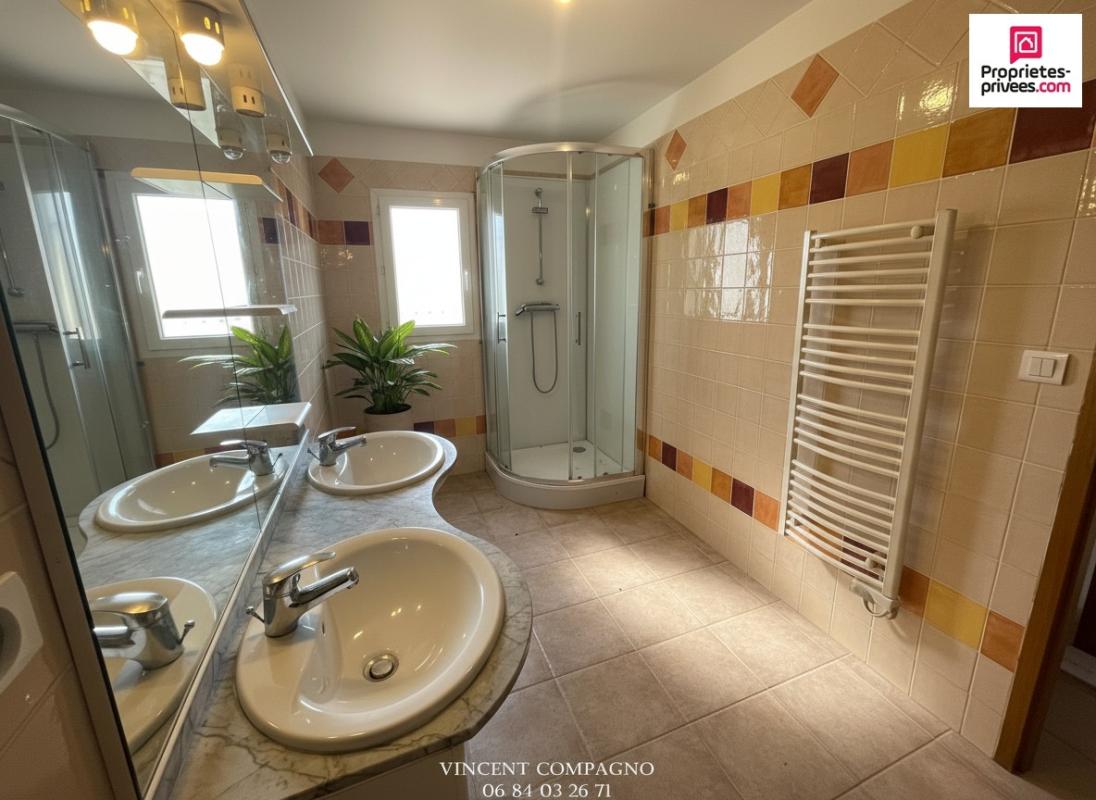 VALENSOLE MAISON DEUX LOGEMENTS ET GRAND GARAGE 10