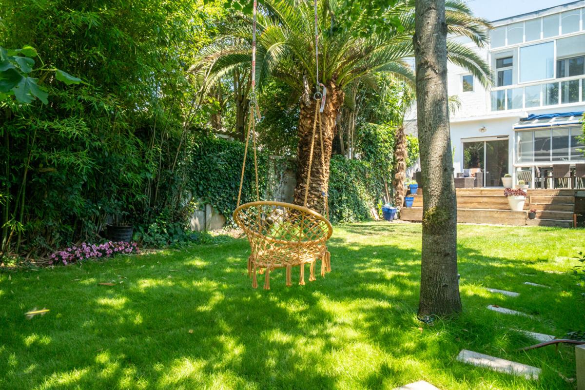 BORDEAUX Belle maison de famille, avec grand jardin, quartier très recherché au coeur de Bordeaux Bastide 1