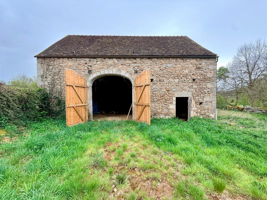 SAINT-GERMAIN-DE-MODEON Grange indépendante de 73 m2 au sol 4