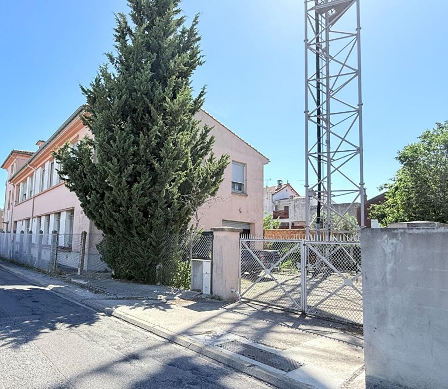 CARCASSONNE Immeuble 840m² style industriel ! Nombreuses possibilités ! 1
