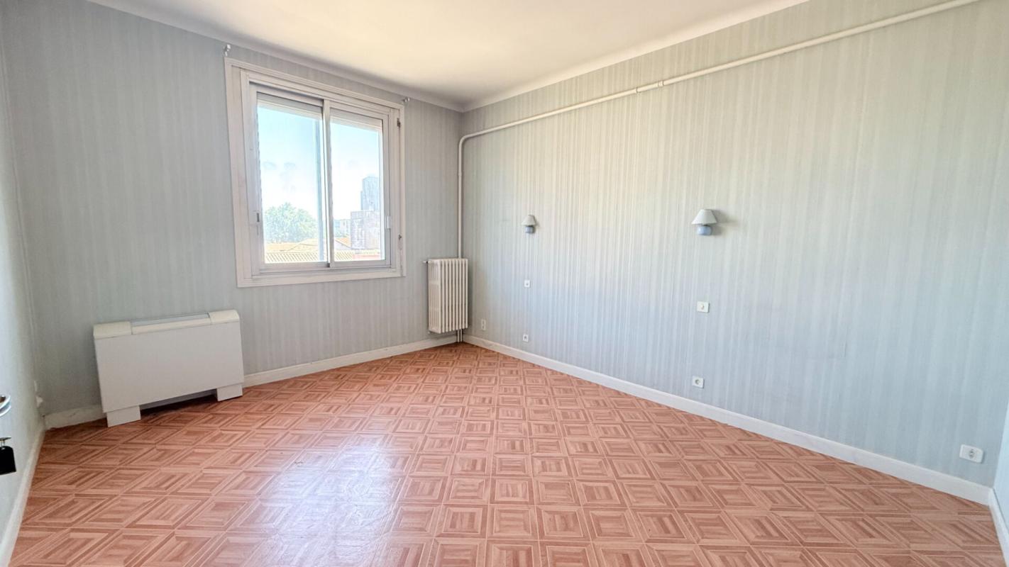 CARCASSONNE Immeuble 840m² style industriel ! Nombreuses possibilités ! 5