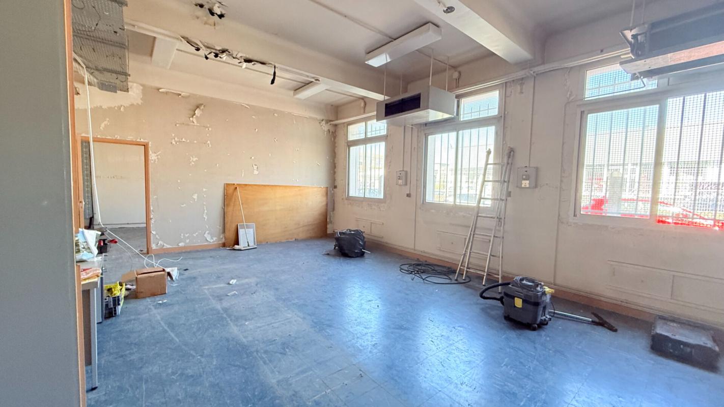 CARCASSONNE Immeuble 840m² style industriel ! Nombreuses possibilités ! 6